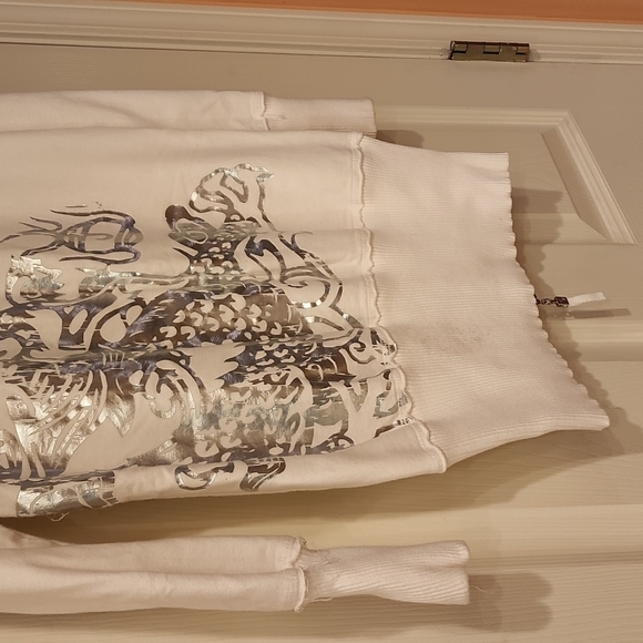 Top - Picture 3 of 4